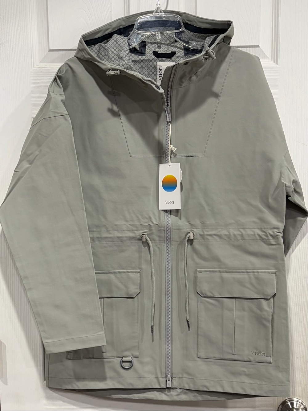 Vuori Womens' Medium Pfeiffer Rain Jacket Talc Grey White NWT Waterproof Waist